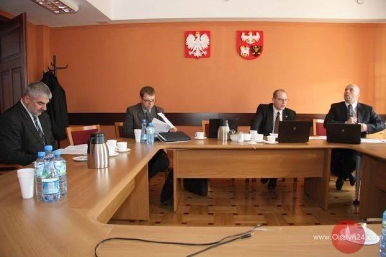 Ośrodkami adopcyjnymi radni sejmiku zajmą się za miesiąc