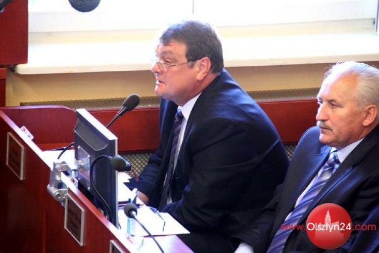 O lotnisku w Szymanach na sesji sejmiku