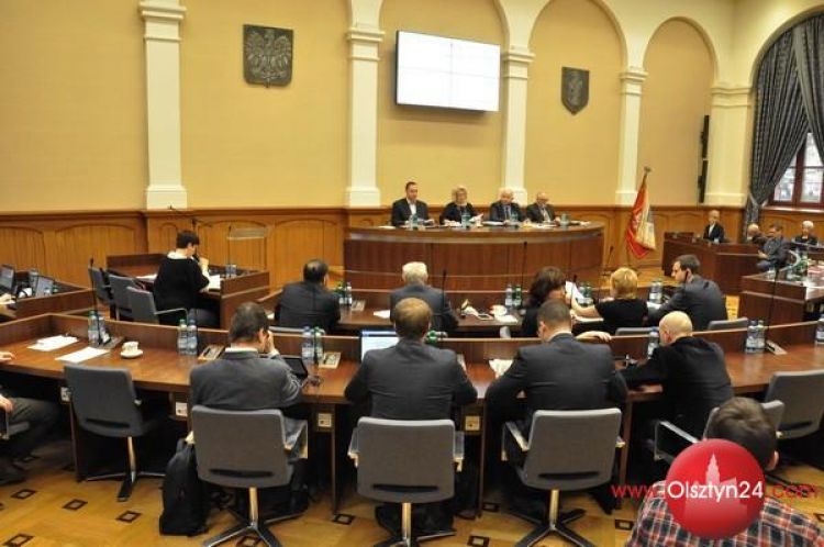 TAK dla galerii przy dworcu, NIE dla galerii przy ul. Kasprzaka 