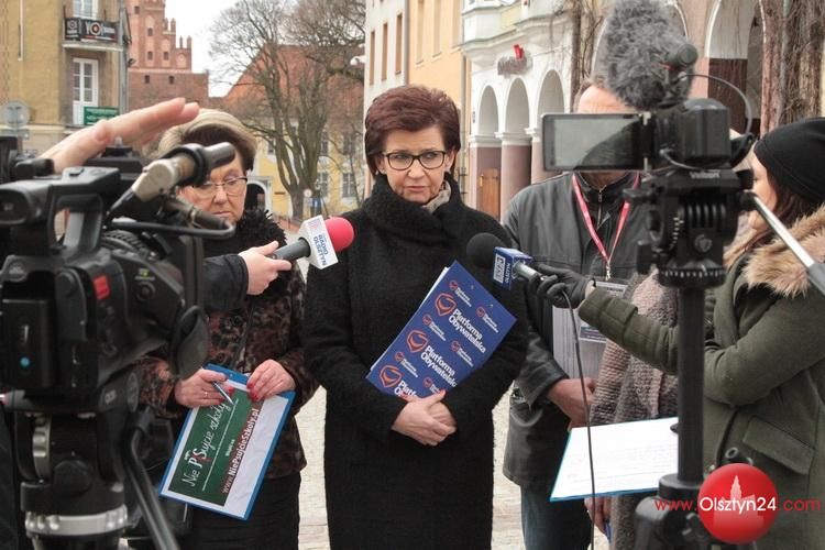W Olsztynie zbierano podpisy za referendum oświatowym