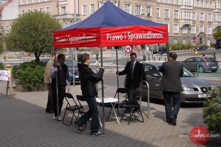 PiS wychodzi na ulicę