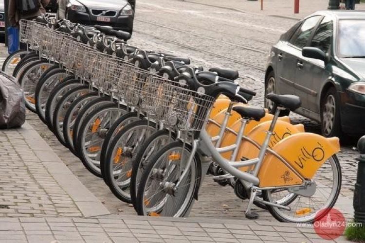 Prezydent poszukuje dyrektorów i... oficera