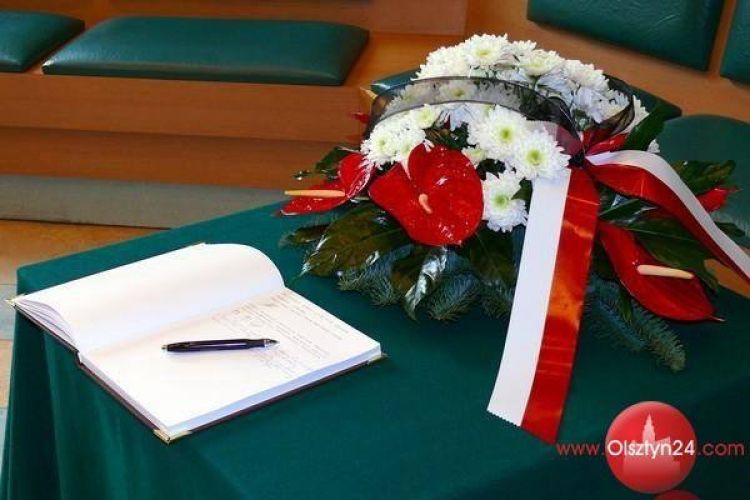 Księga kondolencyjna wyłożona w USC