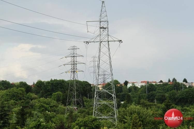 Utrudnienia na drodze - budują linię elektroenergetyczną