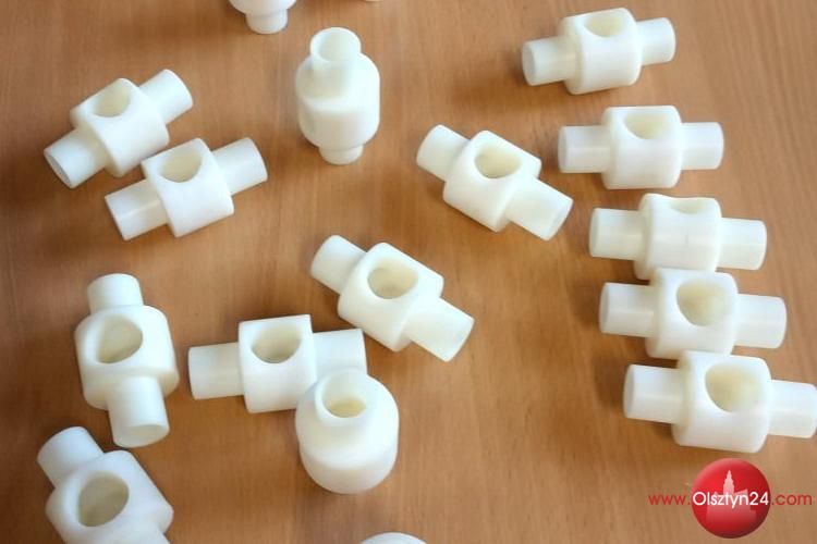 Pracownicy WNT UWM wyprodukowali pro bono rozdzielacze do respiratorów dla szpitala uniwersyteckiego