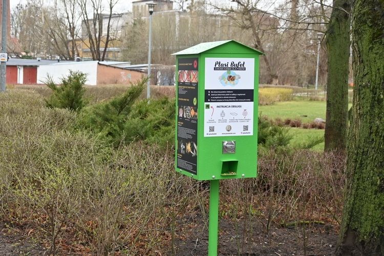 W Biskupcu stanął pierwszy ptasi bufet