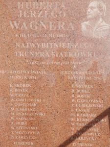 Tablica upamiętniająca „Złotą Drużynę” Huberta Wagnera wróci do Uranii