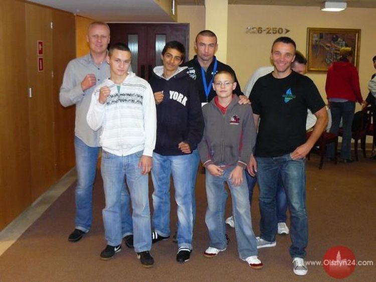 Młodzi bokserzy z powiatu na zawodowej gali w Uranii