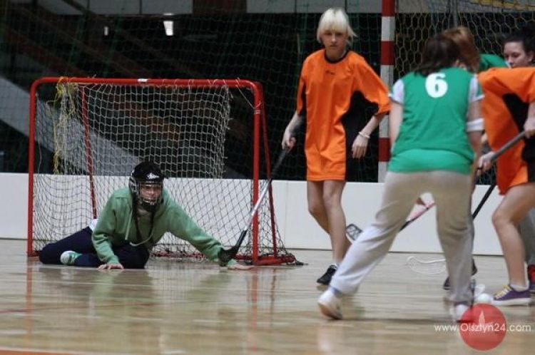 Mistrzostwo Olsztyna w unihokeju dla dziewcząt z „Handlówki”