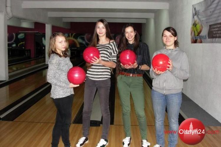 Gimnazjaliści aktywnie spędzają czas w kręgielni