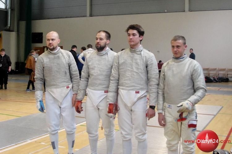 Cezary Białecki startował w Mistrzostwach Polski Seniorów w szermierce 