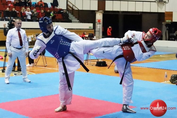 Taekwondocy walczą w Uranii