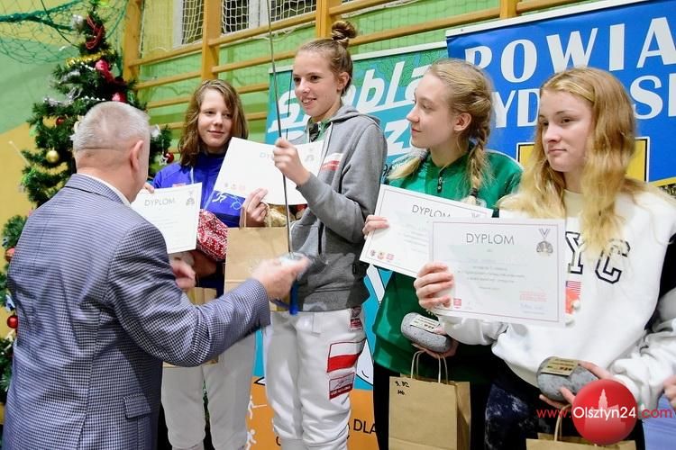 Ostatni turniej szablistów UKS Hajduczek w tym roku 