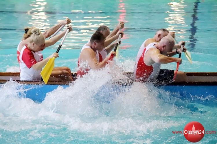 Zimowa wersja smoczych łodzi w olsztyńskiej Aquasferze