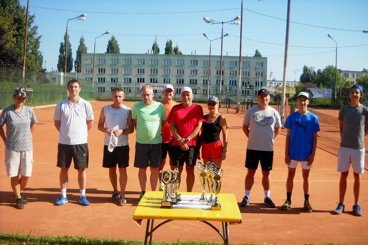 Na „Skandzie” rozdano dwa komplety tenisowych pucharów