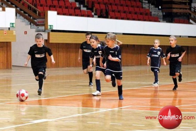 Mikołajkowy Turniej Piłki Nożnej Dzieci rozegrano w Uranii
