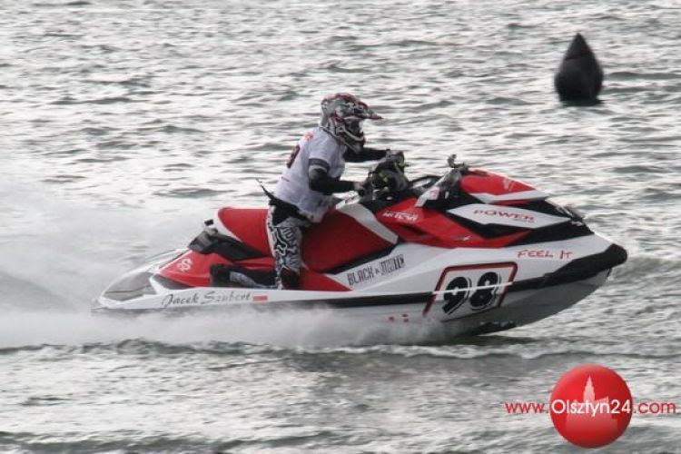 Skutery wodne opanowały Jezioro Krzywe