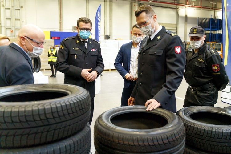 Opony dla olsztyńskich strażaków od fabryki Michelin