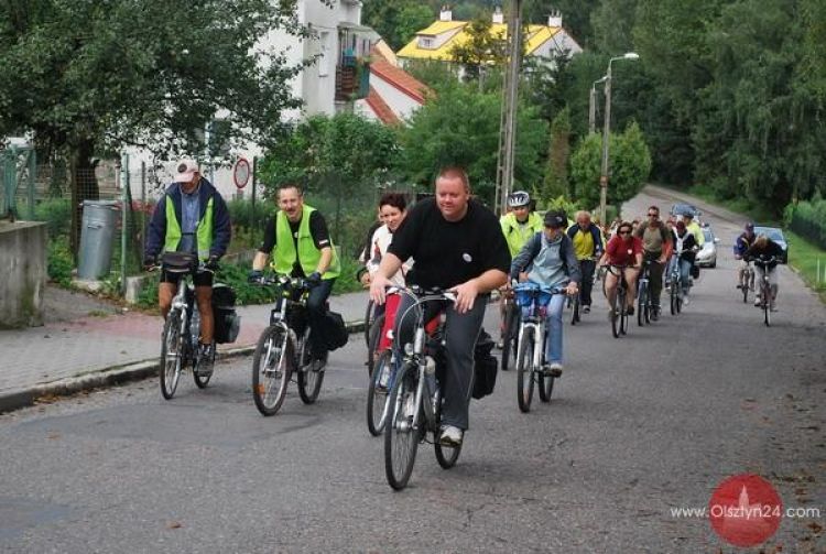 Popedałują do kurhanów i domku myśliwskiego Gierka