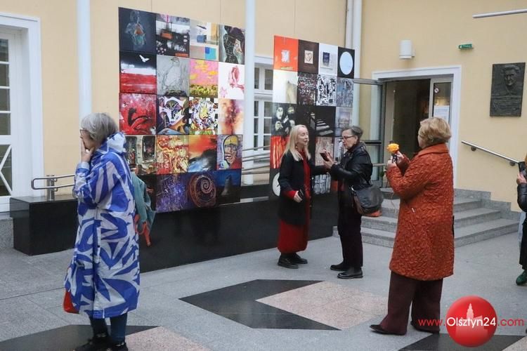 Galeria Stary Ratusz gości antywojenne prace  artystów z całego świata