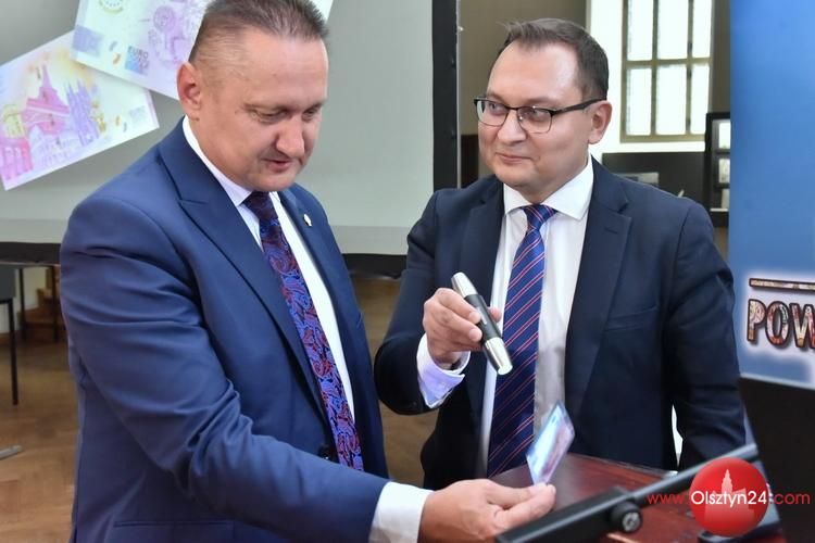 Szlak Świętej Warmii ma już 5 lat. Starostwo świętuje jubileusz nietuzinkową pamiątką