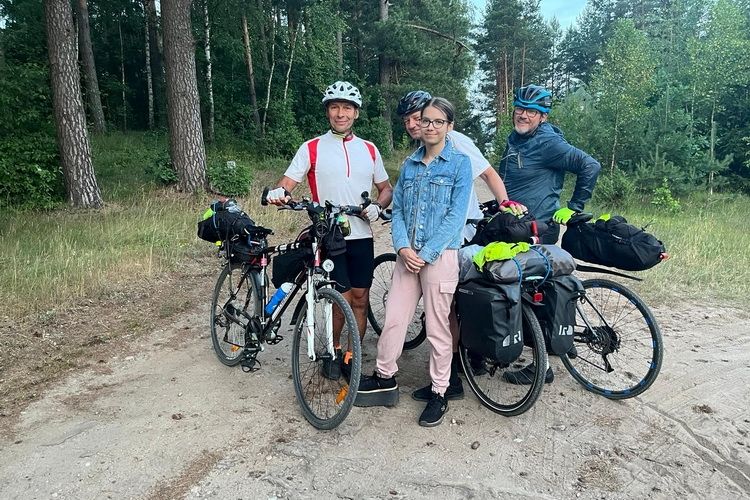 Trzej muzycy klasyczni wyruszyli rowerami dookoła Polski
