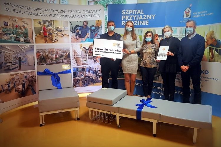 Szpital dziecięcy w Olsztynie otrzymał od Fundacji Ronalda McDonalda 10 łóżek dla rodziców